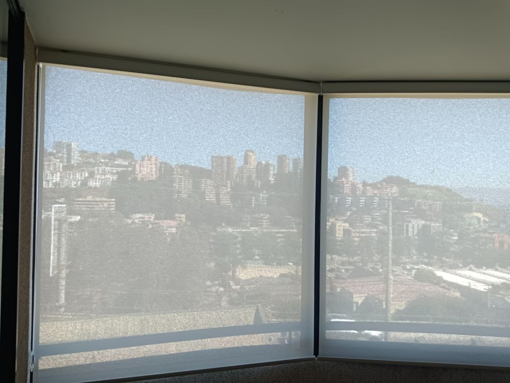 Cortina screen 5% en oficina