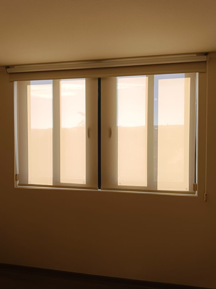 Cortina screen 5% en dormitorio